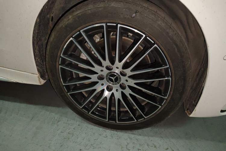 Used Mercedes-Benz C-Class 2023 C 260 L Sport Edition Right Front Wheel Hub