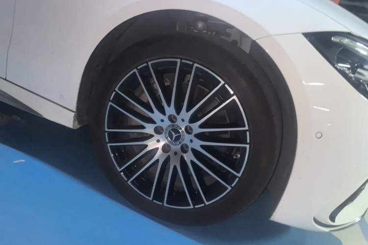 Used Mercedes-Benz C-Class 2023 Restyled C 260 L Sport Edition Right Front Wheel Hub