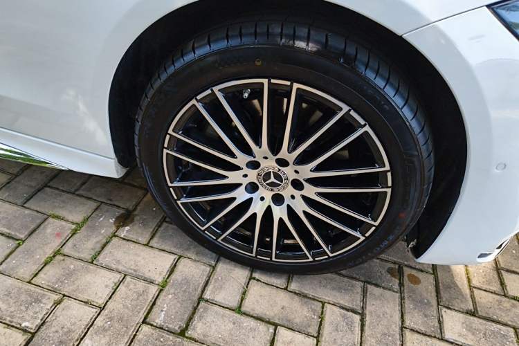 Used Mercedes-Benz C-Class 2023 Restyled C 260 L Sport Edition Right Front Wheel Hub