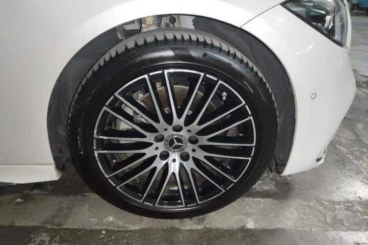 Used Mercedes-Benz C-Class 2023 C 200 L Sport Edition Right Front Wheel Hub