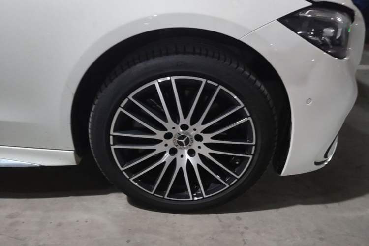 Used Mercedes-Benz C-Class 2023 Restyled C 260 L Sport Edition Right Front Wheel Hub