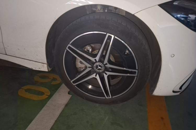 Used Mercedes-Benz C-Class 2023 C 260 L Bright Night Sports Edition Right Front Wheel Hub