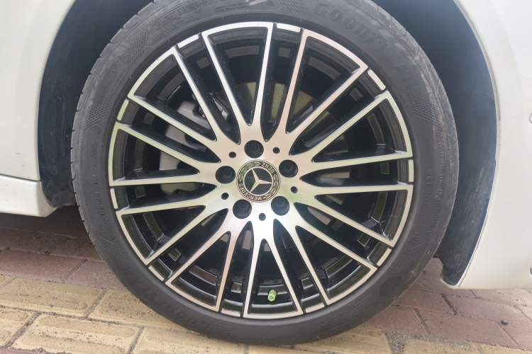 Used Mercedes-Benz C-Class 2023 C 260 L Sport Edition Right Front Wheel Hub