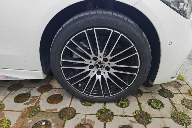 Used Mercedes-Benz C-Class 2023 Second Facelift C 260 L Sport Edition Right Front Wheel Hub