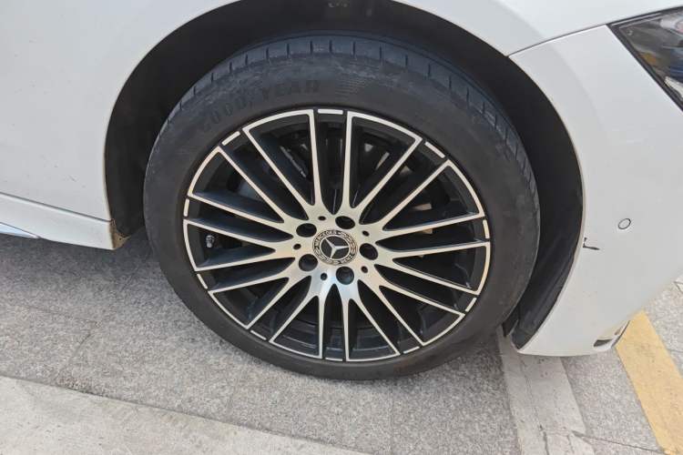 Used Mercedes-Benz C-Class 2023 Restyled C 260 L Sport Edition Right Front Wheel Hub