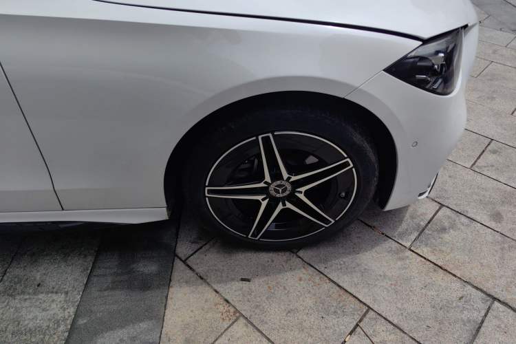 Used Mercedes-Benz C-Class 2023 C 260 L Bright Night Sports Edition Right Front Wheel Hub