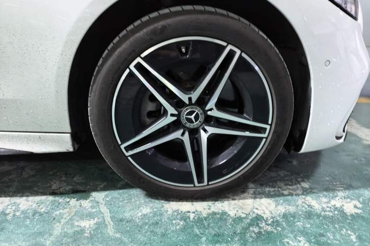 Used Mercedes-Benz C-Class 2023 Second Facelift C 260 L Starry Night Sports Edition Right Front Wheel Hub