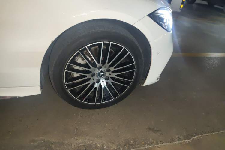 Used Mercedes-Benz C-Class 2023 C 260 L Right Front Wheel Hub