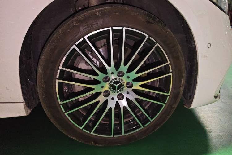 Used Mercedes-Benz C-Class 2023 C 260 L Sport Edition Right Front Wheel Hub