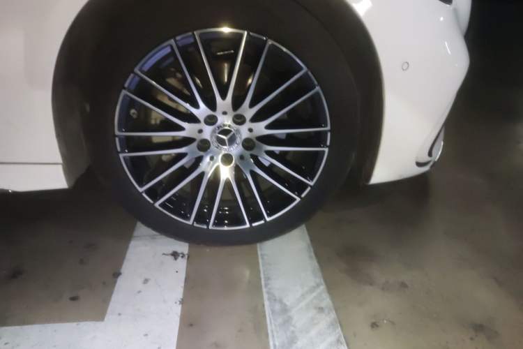 Used Mercedes-Benz C-Class 2023 C 200 L Sport Edition Right Front Wheel Hub