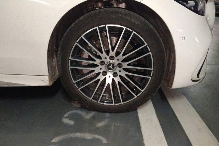 Used Mercedes-Benz C-Class 2023 C 260 L Sport Edition Right Front Wheel Hub