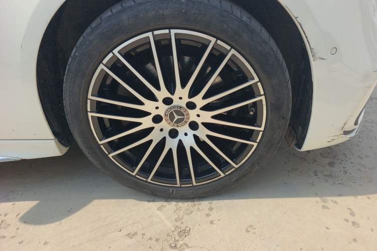Used Mercedes-Benz C-Class 2023 C 200 L Sport Edition Right Front Wheel Hub