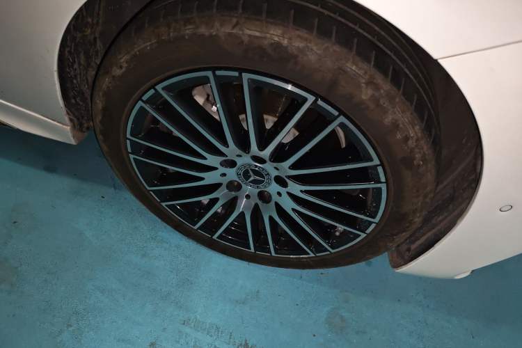 Used Mercedes-Benz C-Class 2023 C 260 L Sport Edition Right Front Wheel Hub