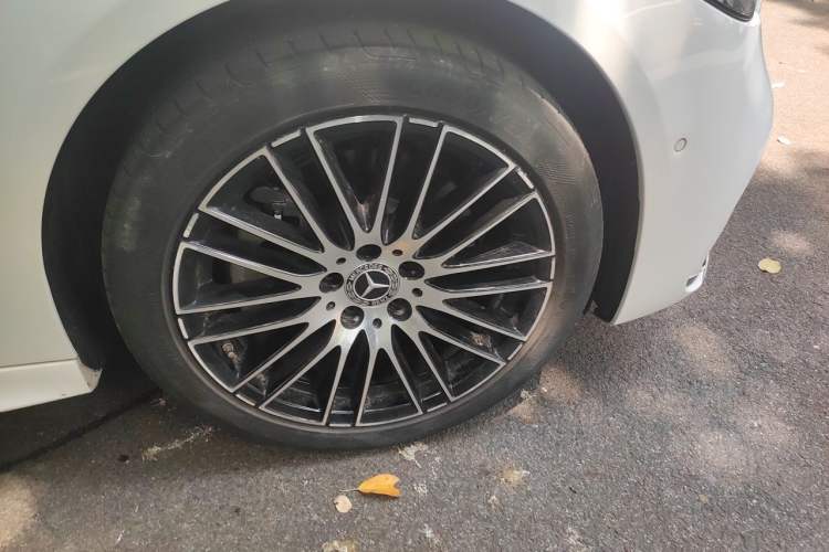 Used Mercedes-Benz C-Class 2023 C 260 L Sport Edition Right Front Wheel Hub