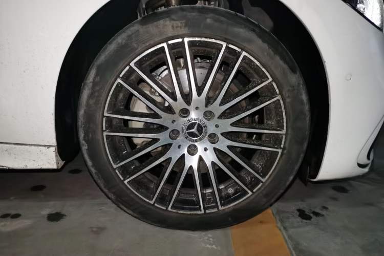 Used Mercedes-Benz C-Class 2023 C 260 L Sport Edition Right Front Wheel Hub