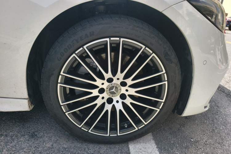 Used Mercedes-Benz C-Class 2023 C 260 L Sport Edition Right Front Wheel Hub