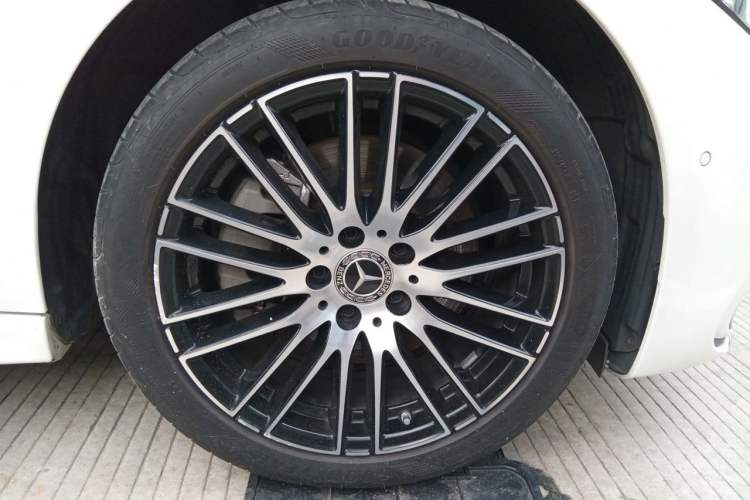 Used Mercedes-Benz C-Class 2023 C 260 L Sport Edition Right Front Wheel Hub