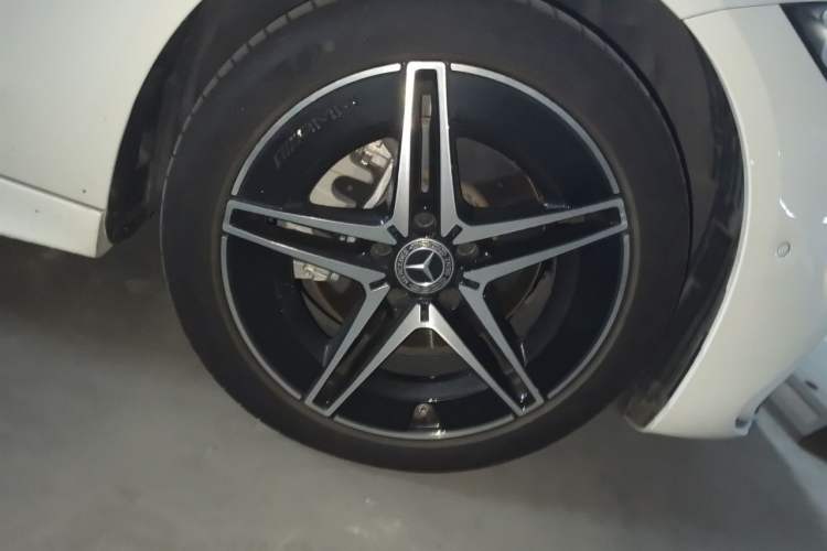 Used Mercedes-Benz C-Class  Right Front Wheel Hub