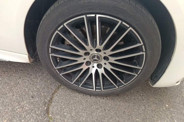 Used Mercedes-Benz C-Class 2023 Revised C 200 L Sport Edition Right Front Wheel Hub