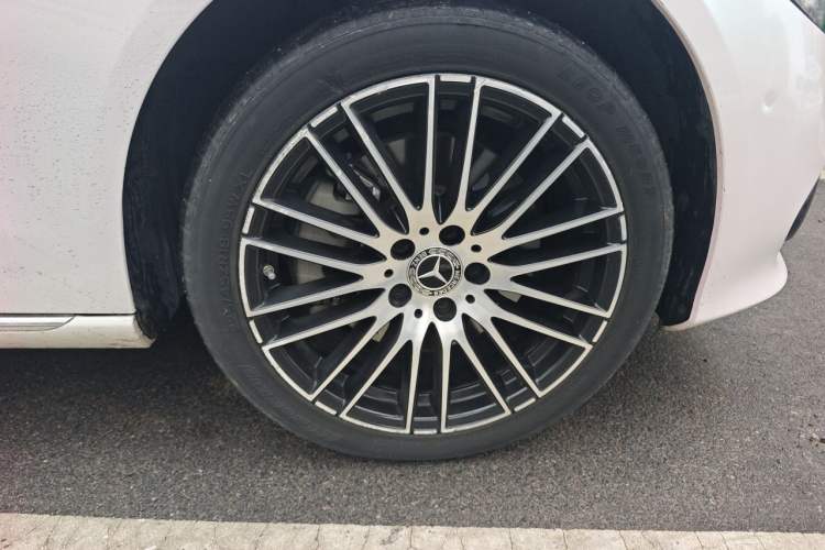 Used Mercedes-Benz C-Class 2023 C 260 L Right Front Wheel Hub