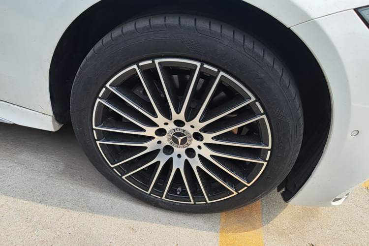 Used Mercedes-Benz C-Class 2023 Restyled C 260 L Sport Edition Right Front Wheel Hub