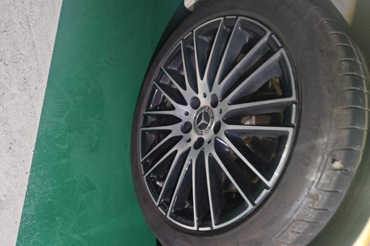 Used Mercedes-Benz C-Class 2023 C 260 L Sport Edition Right Front Wheel Hub
