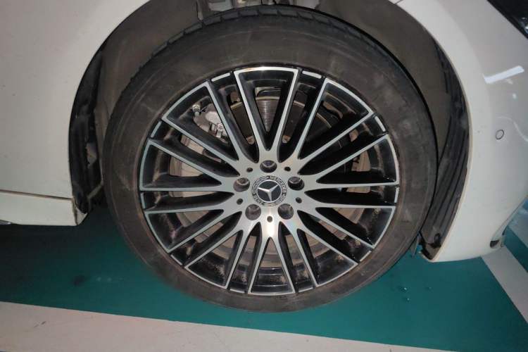 Used Mercedes-Benz C-Class 2023 Restyled C 260 L Sport Edition Right Front Wheel Hub