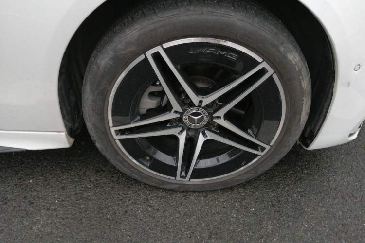 Used Mercedes-Benz C-Class 2023 Restyled C 260 L Night Edition Sports Version Right Front Wheel Hub