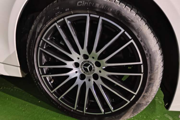 Used Mercedes-Benz C-Class 2023 Revised C 200 L Sport Edition Right Front Wheel Hub