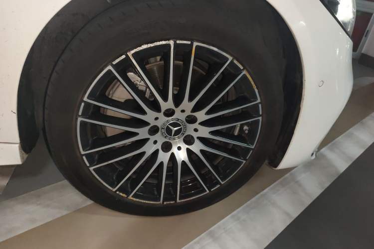 Used Mercedes-Benz C-Class 2023 Restyled C 260 L Sport Edition Right Front Wheel Hub
