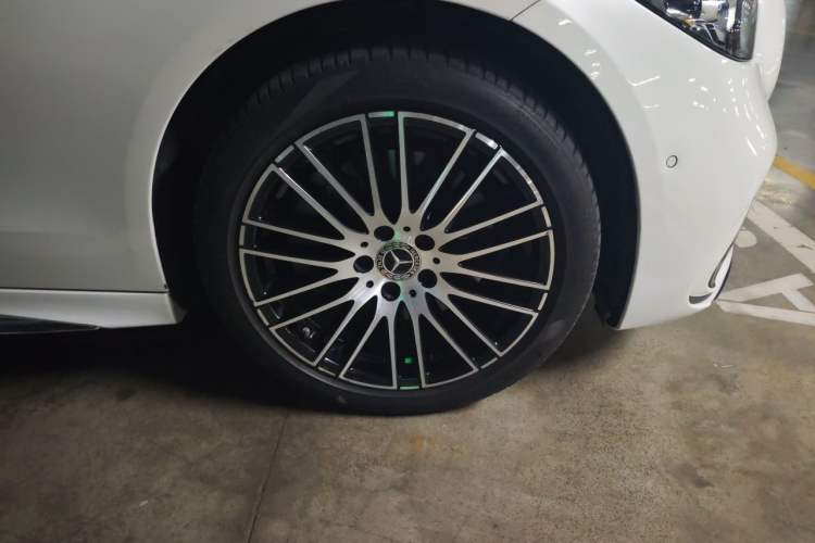 Used Mercedes-Benz C-Class 2023 Restyled C 260 L Sport Edition Right Front Wheel Hub