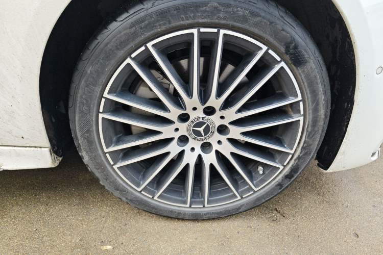 Used Mercedes-Benz C-Class 2023 C 260 L Sport Edition Right Front Wheel Hub