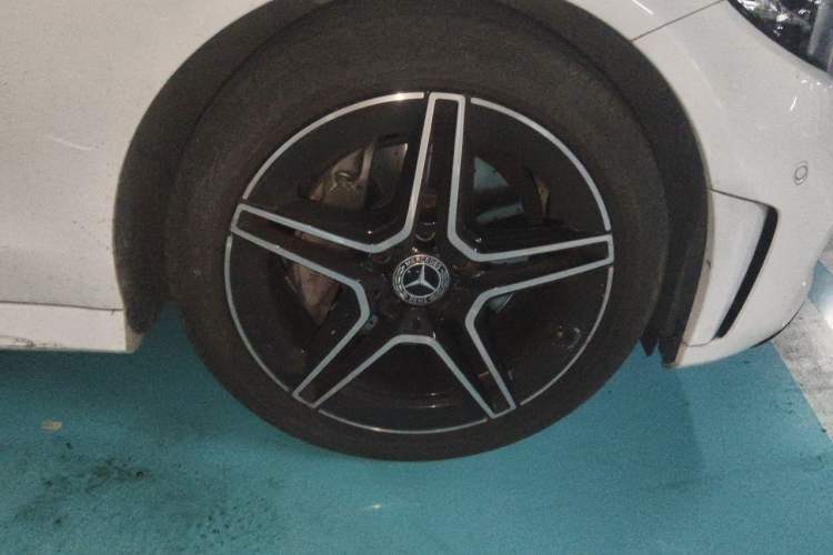 Used Mercedes-Benz C-Class 2023 C 260 Coupe Right Front Wheel Hub