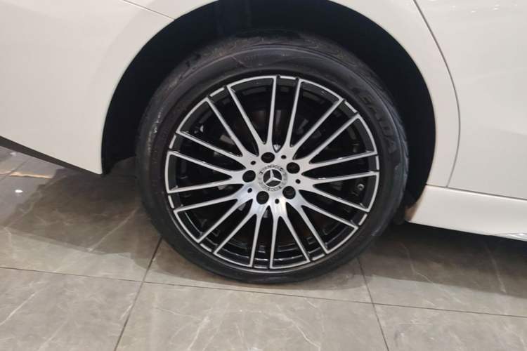 Used Mercedes-Benz C-Class 2023 Restyled C 260 L Sport Edition Right Rear Wheel Hub