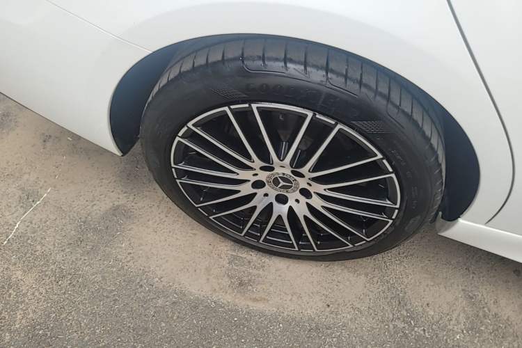 Used Mercedes-Benz C-Class 2023 Restyled C 260 L Sport Edition Right Rear Wheel Hub