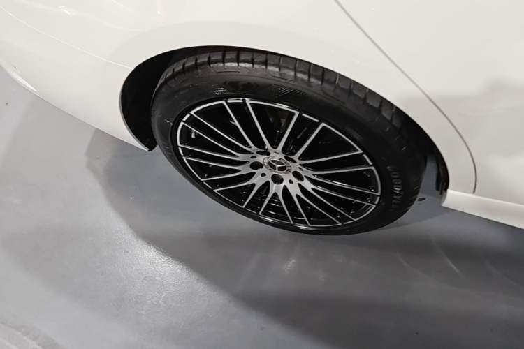 Used Mercedes-Benz C-Class 2023 Restyled C 260 L Sport Edition Right Rear Wheel Hub