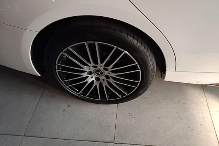 Used Mercedes-Benz C-Class 2023 Revised C 200 L Sport Edition Right Rear Wheel Hub