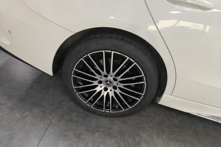 Used Mercedes-Benz C-Class 2023 C 260 L Sport Edition Right Rear Wheel Hub