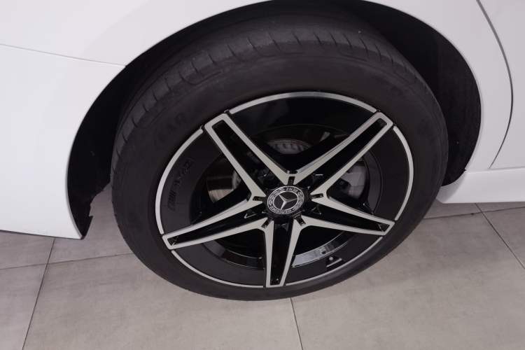Used Mercedes-Benz C-Class 2023 Restyled C 260 L Night Edition Sports Version Right Rear Wheel Hub