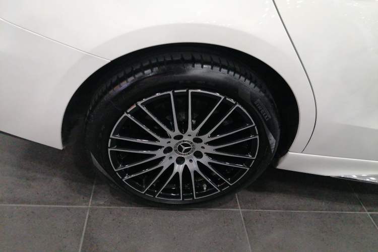 Used Mercedes-Benz C-Class 2023 C 200 L Sport Edition Right Rear Wheel Hub