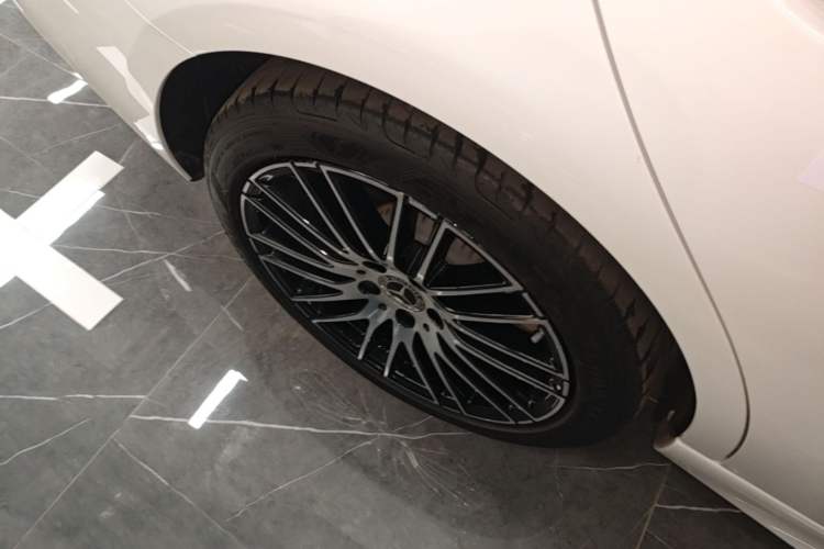 Used Mercedes-Benz C-Class 2023 Revised C 200 L Sport Edition Right Rear Wheel Hub
