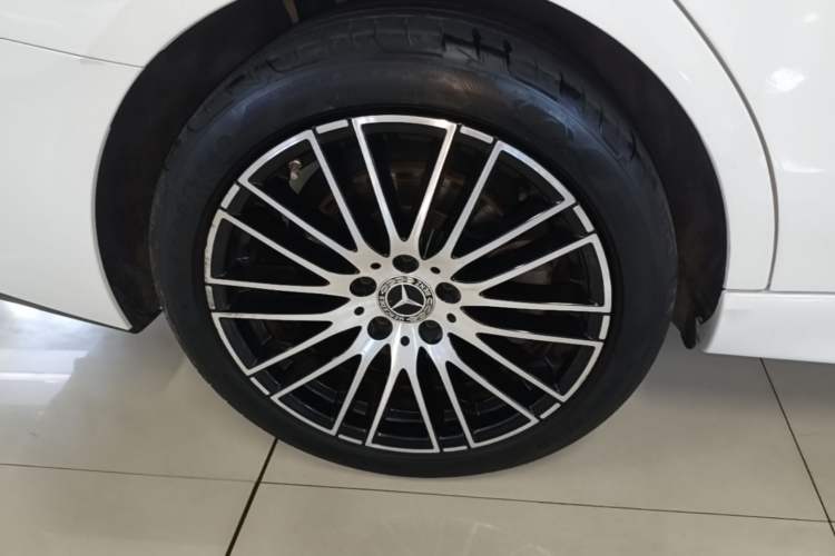 Used Mercedes-Benz C-Class 2023 C 260 L Sport Edition Right Rear Wheel Hub