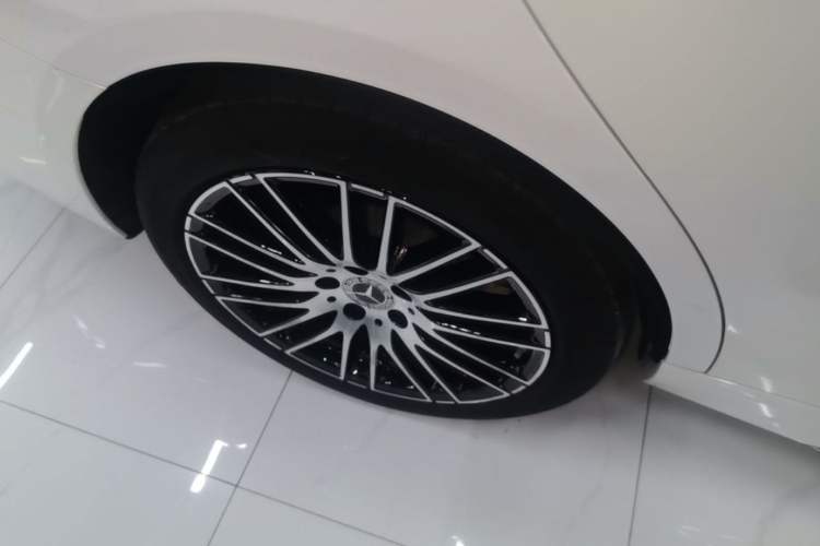 Used Mercedes-Benz C-Class 2023 Revised C 200 L Sport Edition Right Rear Wheel Hub
