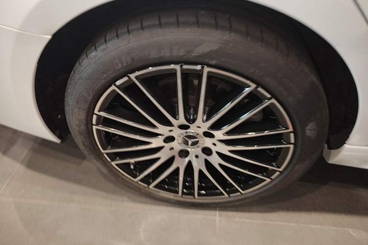 Used Mercedes-Benz C-Class 2023 Restyled C 260 L Sport Edition Right Rear Wheel Hub
