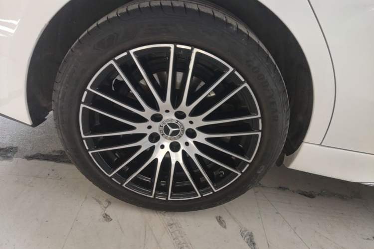 Used Mercedes-Benz C-Class 2023 C 260 L Sport Edition Right Rear Wheel Hub