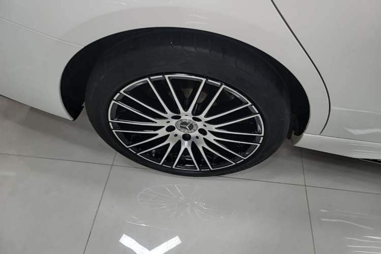 Used Mercedes-Benz C-Class 2023 Revised C 200 L Sport Edition Right Rear Wheel Hub