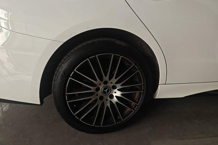 Used Mercedes-Benz C-Class 2023 Restyled C 260 L Sport Edition Right Rear Wheel Hub