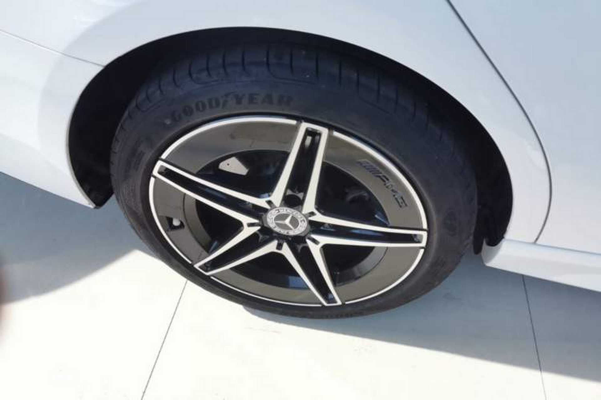 Used Mercedes-Benz C-Class 2023 Restyled C 260 L Night Edition Sports Version Right Rear Wheel Hub