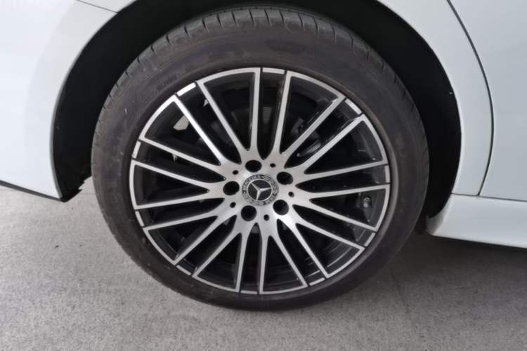 Used Mercedes-Benz C-Class 2023 C 260 L Sport Edition Right Rear Wheel Hub