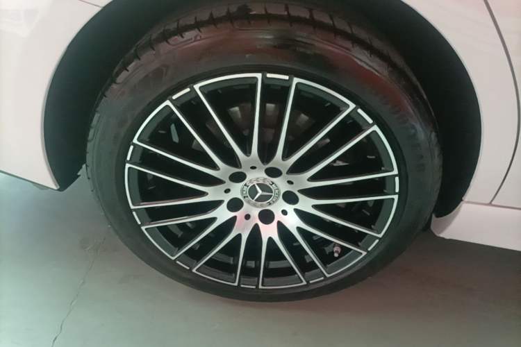 Used Mercedes-Benz C-Class 2023 Revised C 200 L Sport Edition Right Rear Wheel Hub